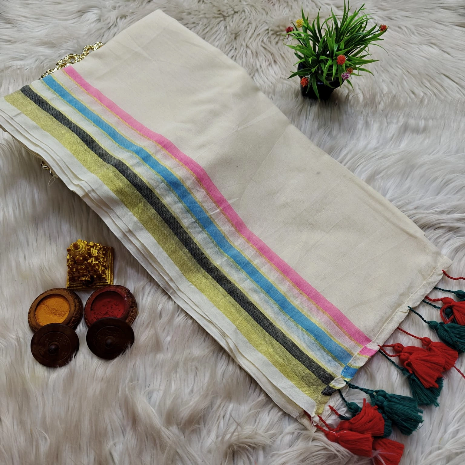 Cream Floral Printed Mulmul Cotton Saree